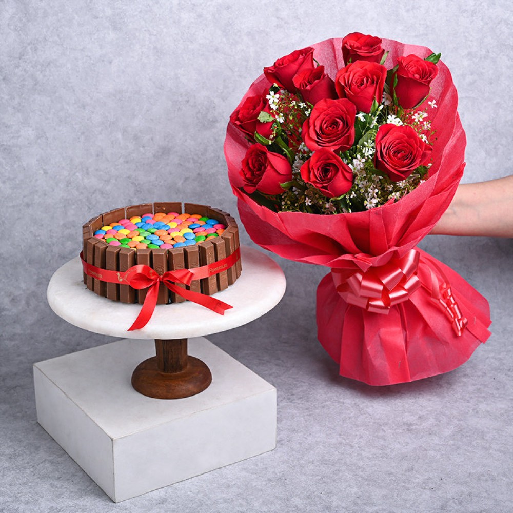 Kitkat Cake With Red Roses