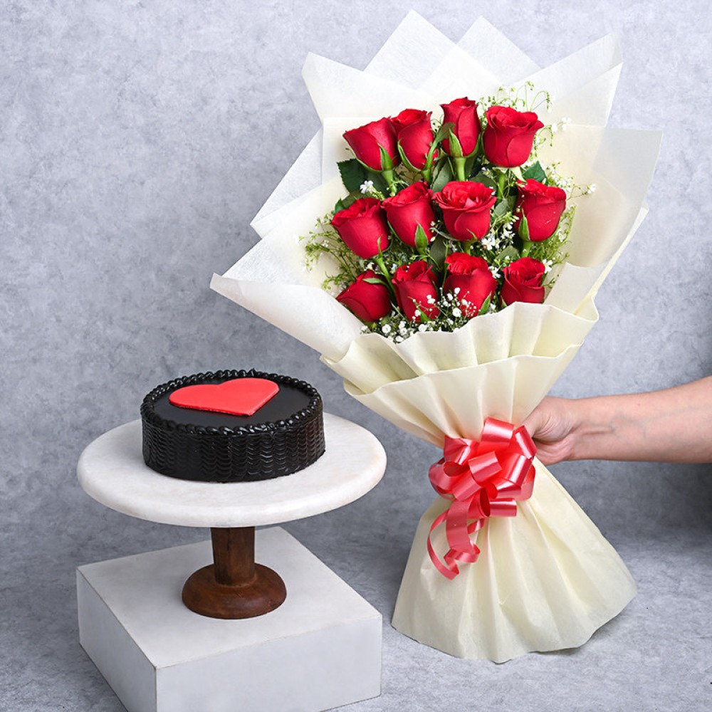 Love Cake With Red Roses Combo