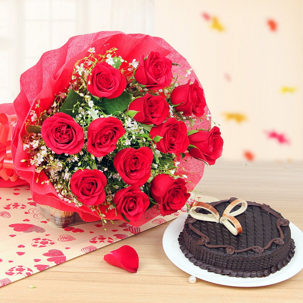 Red Roses With Trufflle Cake